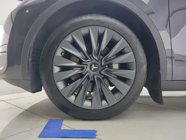 Tesla Model Y — Фото автомобиля 6