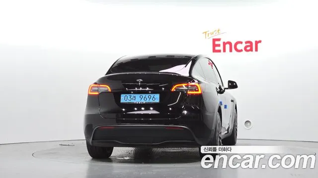 Tesla Model Y — Фото автомобиля 4