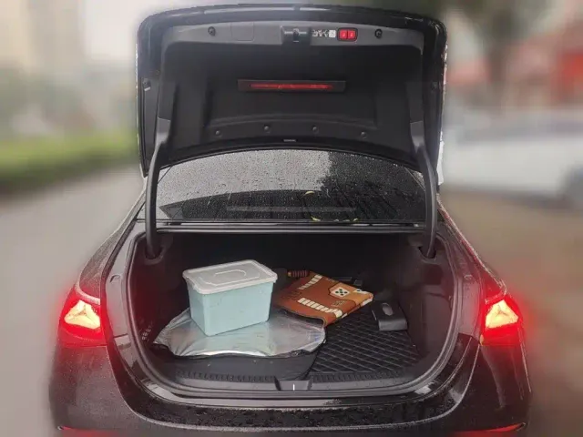 Mercedes-Benz E-Class — Фото автомобиля 9