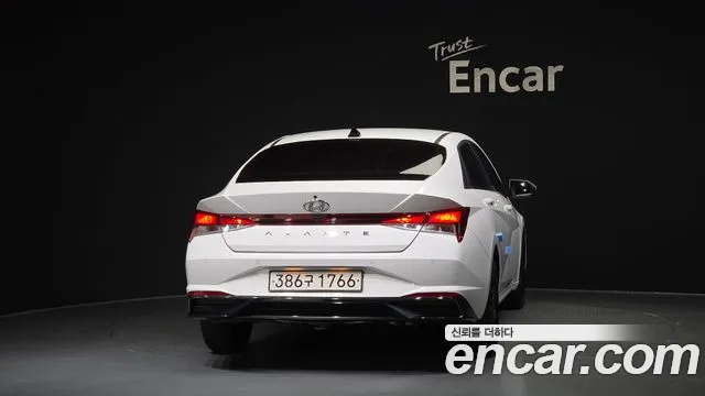 Hyundai Avante CN7 — Фото автомобиля 4