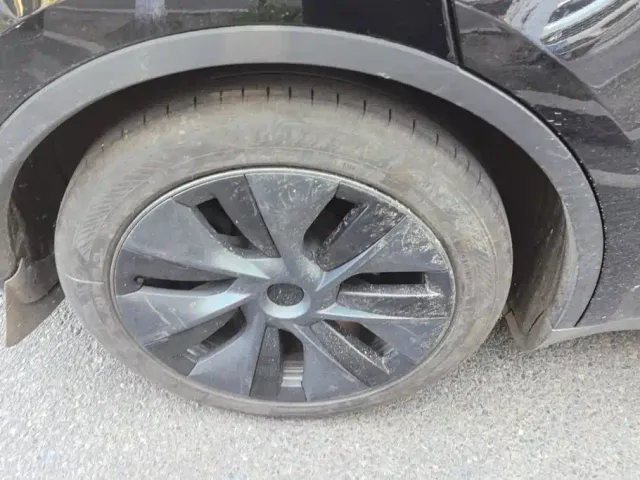 Tesla Model Y — Фото автомобиля 6
