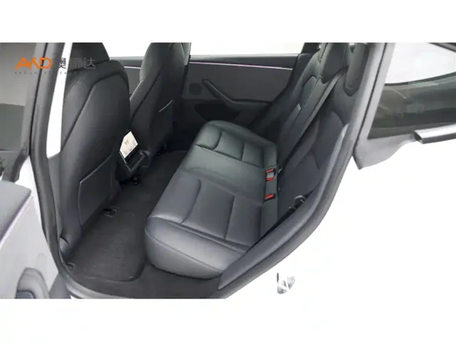 Tesla Model 3 — Фото автомобиля 7