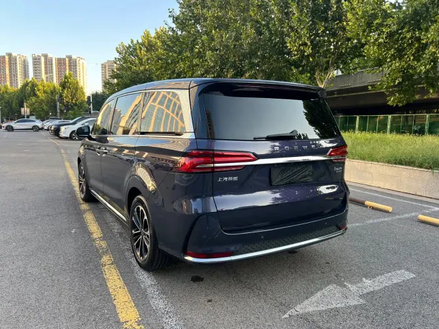 Roewe iMAX8 — Фото автомобиля 8