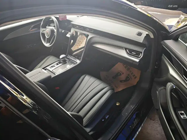 Hongqi H5 — Фото автомобиля 10