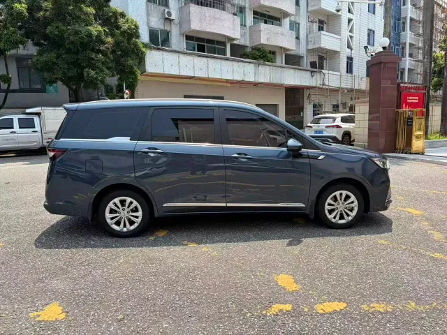 Wuling Jiachen — Фото автомобиля 4