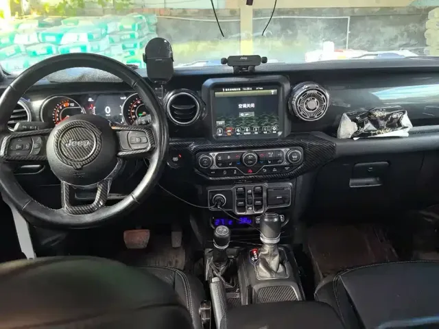 Jeep Wrangler — Фото автомобиля 12