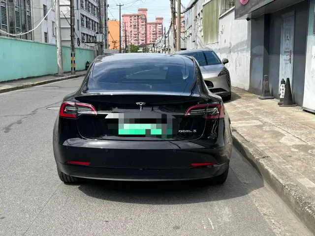 Tesla Model 3 — Фото автомобиля 3