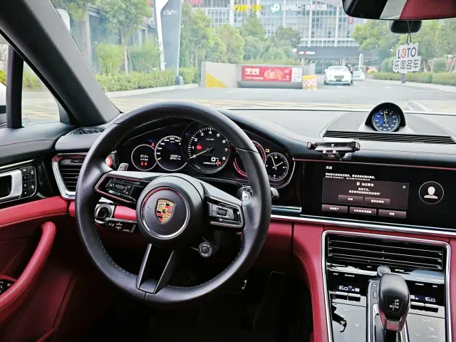 Porsche Panamera — Фото автомобиля 10