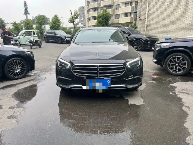Mercedes-Benz E-Class — Фото автомобиля 2