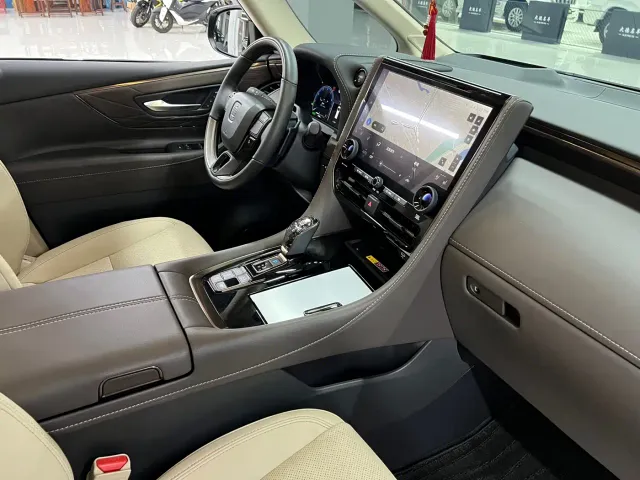 Toyota Vellfire — Фото автомобиля 27