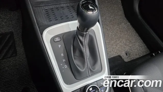 Hyundai Venue — Фото автомобиля 9