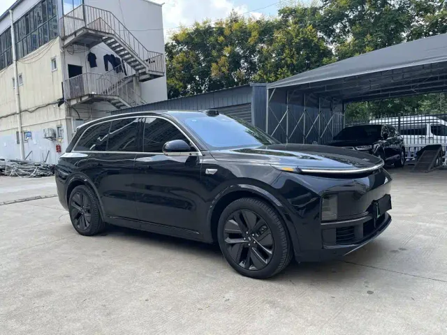 Li Auto L8 — Фото автомобиля 21