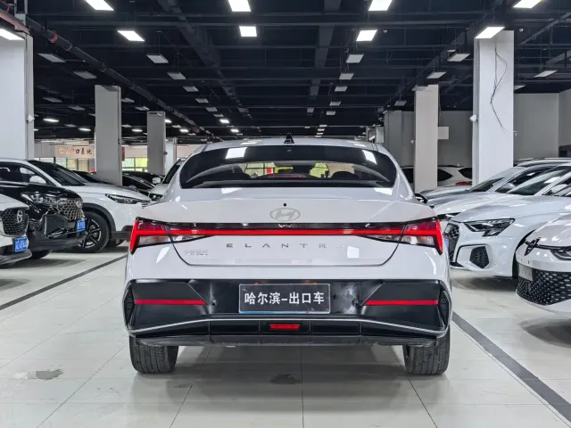Hyundai Elantra — Фото автомобиля 24