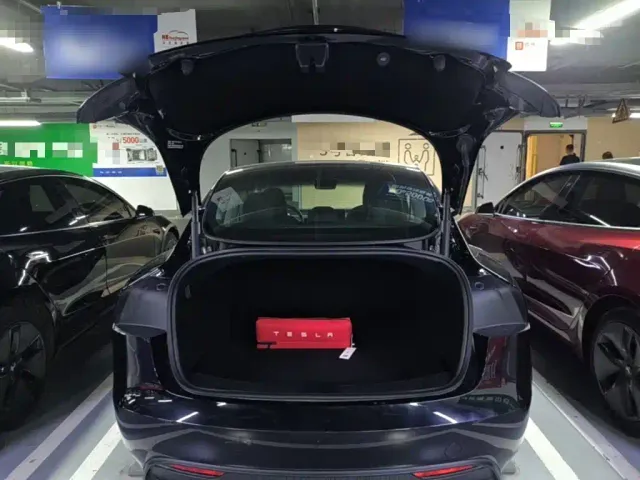 Tesla Model 3 — Фото автомобиля 18
