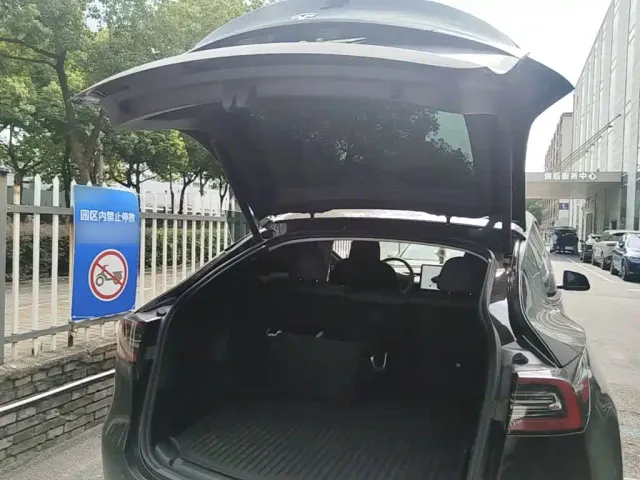 Tesla Model Y — Фото автомобиля 14