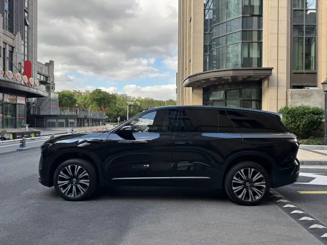 Nio ES8 — Фото автомобиля 4