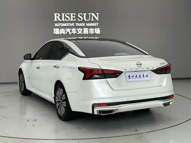 Nissan Teana — Фото автомобиля 10