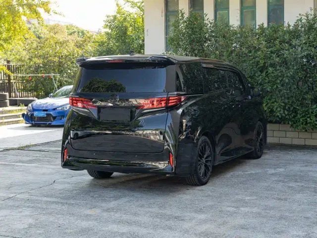 Toyota Alphard — Фото автомобиля 4