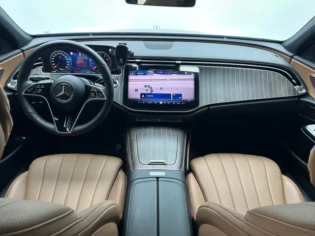 Mercedes-Benz E-Class — Фото автомобиля 5