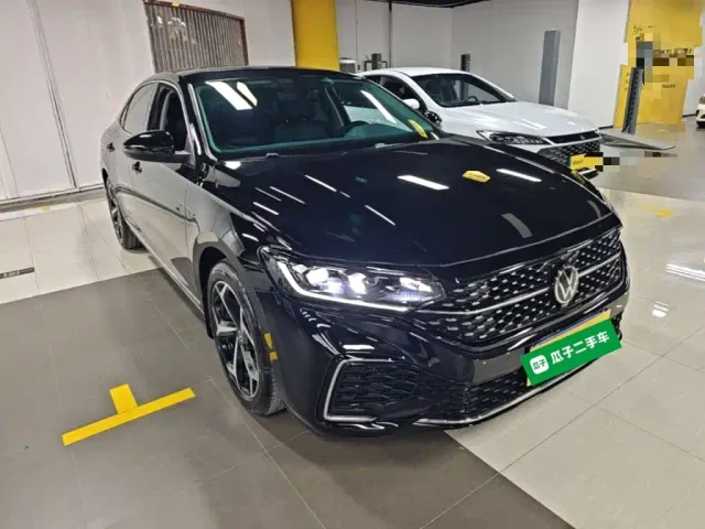 Volkswagen Passat — Фото автомобиля 3