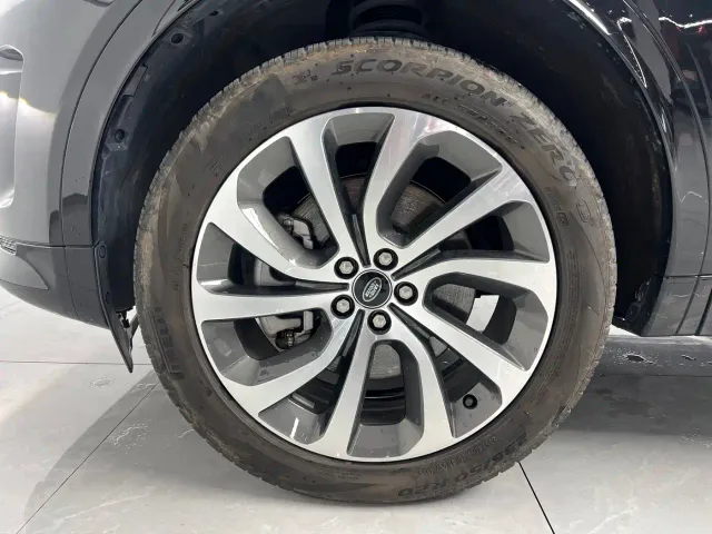 Land Rover Discovery Sport — Фото автомобиля 8
