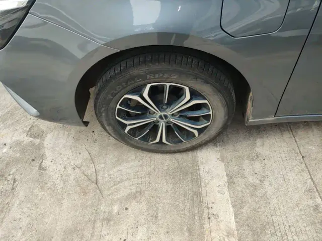 Roewe i6 MAX EV — Фото автомобиля 22