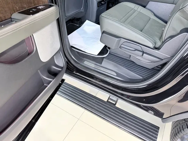 Lincoln Navigator — Фото автомобиля 12