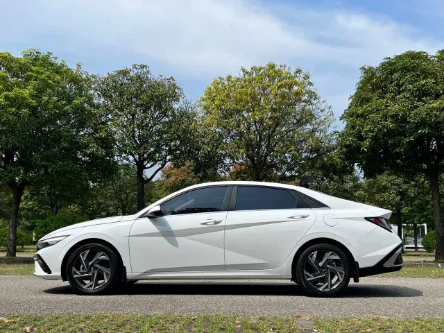 Hyundai Elantra — Фото автомобиля 8