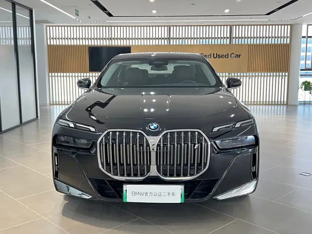 BMW i7 — Фото автомобиля 2