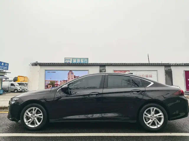 Buick Regal — Фото автомобиля 9