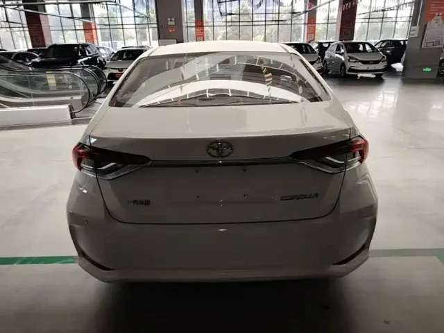 Toyota Corolla — Фото автомобиля 5