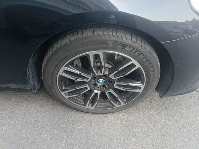 BMW 5 Series — Фото автомобиля 11