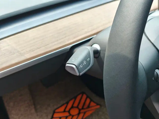 Tesla Model 3 — Фото автомобиля 14