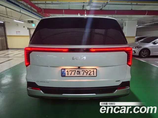 Kia Carnival — Фото автомобиля 3