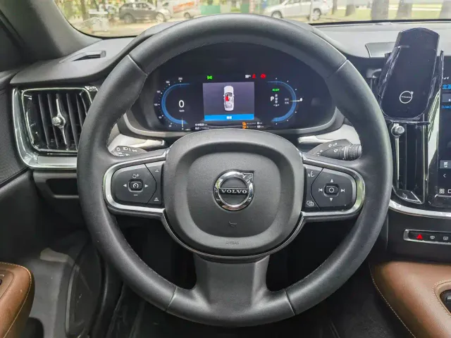 Volvo S60 Plug-in Hybrid — Фото автомобиля 18