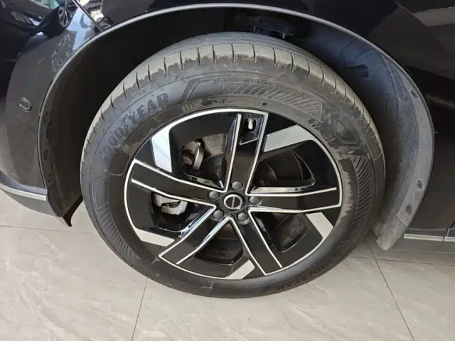 Volvo XC70 Plug-in Hybrid — Фото автомобиля 22