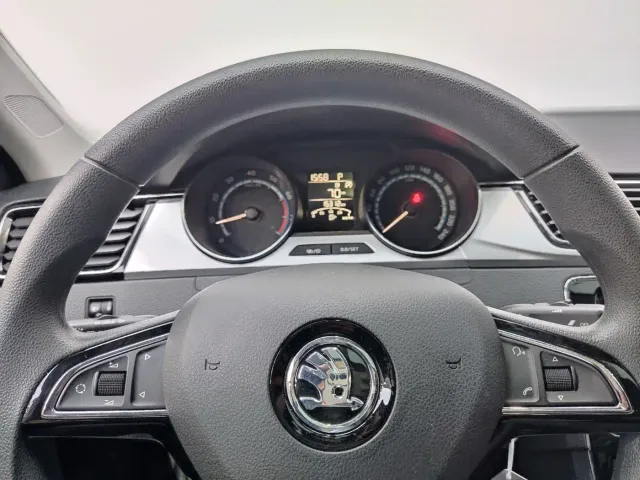 Škoda Rapid 2022 1.5L Automatic Comfort Edition — Фото автомобиля 11