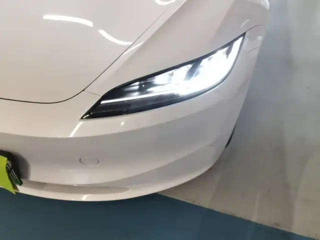 Tesla Model 3 — Фото автомобиля 23