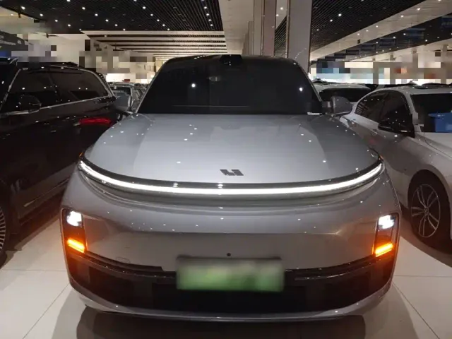 Li Auto L9 — Фото автомобиля 2
