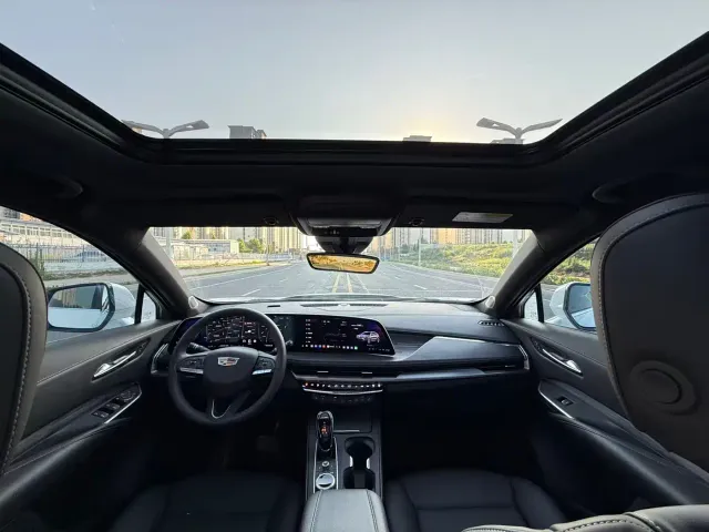 Cadillac XT4 — Фото автомобиля 8