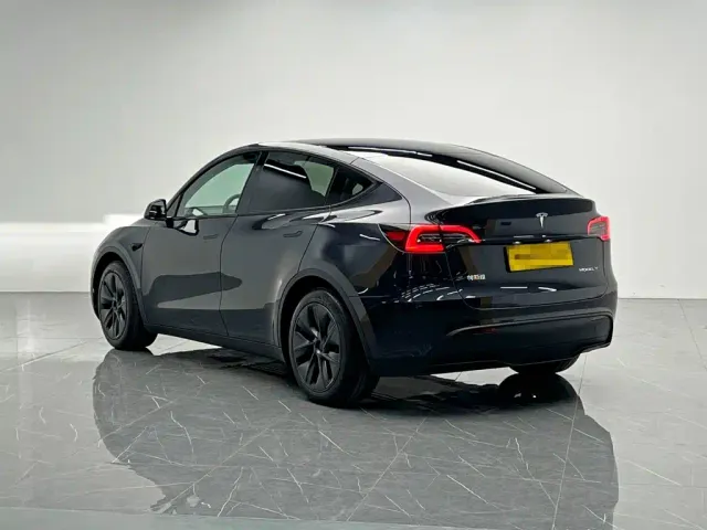 Tesla Model Y — Фото автомобиля 4