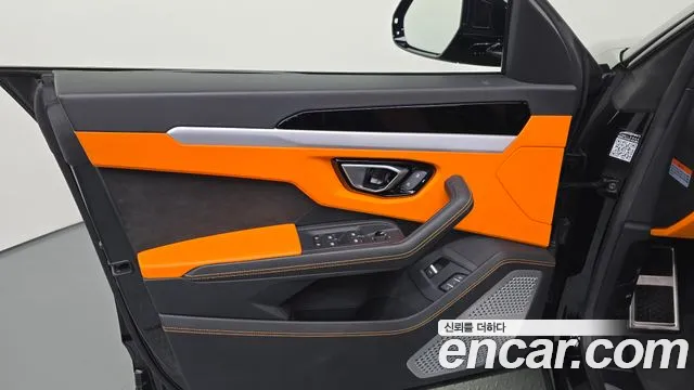 Lamborghini Urus — Фото автомобиля 13
