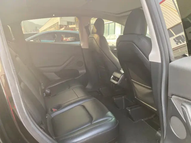 Tesla Model Y — Фото автомобиля 8