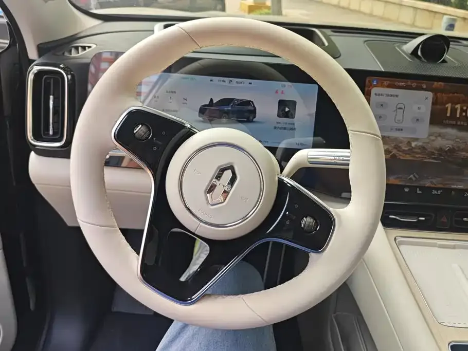 AITO Wenjie AITO M8 2025 Extended Range Ultra 53.4kWh 6-Seater — Фото автомобиля 15