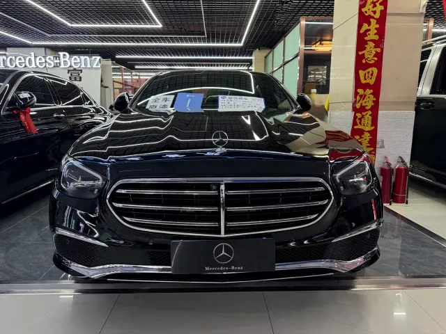 Mercedes-Benz E-Class — Фото автомобиля 2
