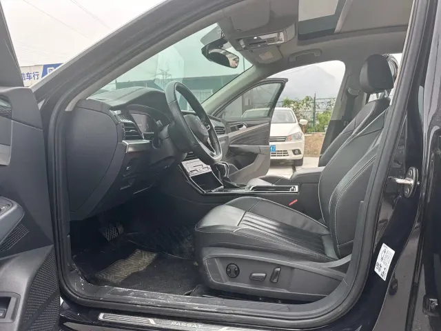 Volkswagen Passat — Фото автомобиля 5