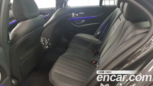 Mercedes-Benz E-Class — Фото автомобиля 10