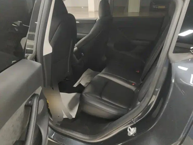 Tesla Model Y — Фото автомобиля 11