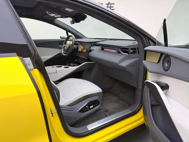 Lotus Eletre — Фото автомобиля 15