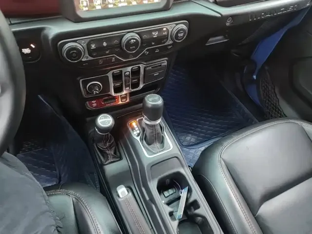 Jeep Wrangler — Фото автомобиля 13